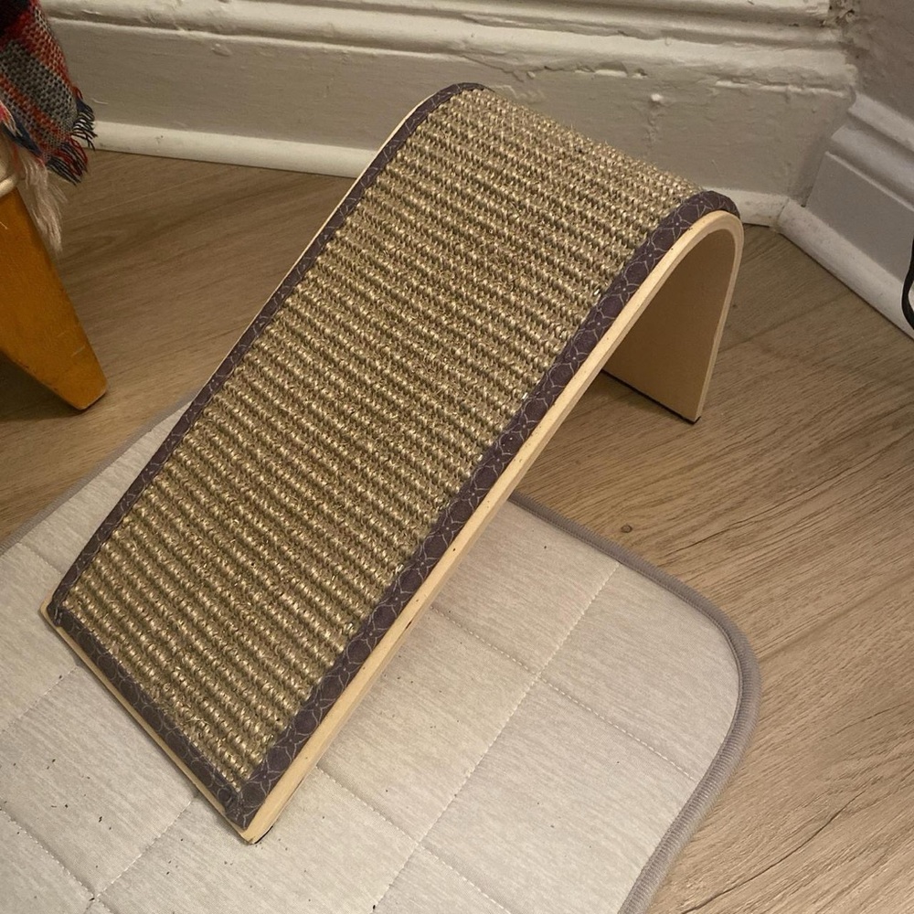Curved Cat Scratching Ramp